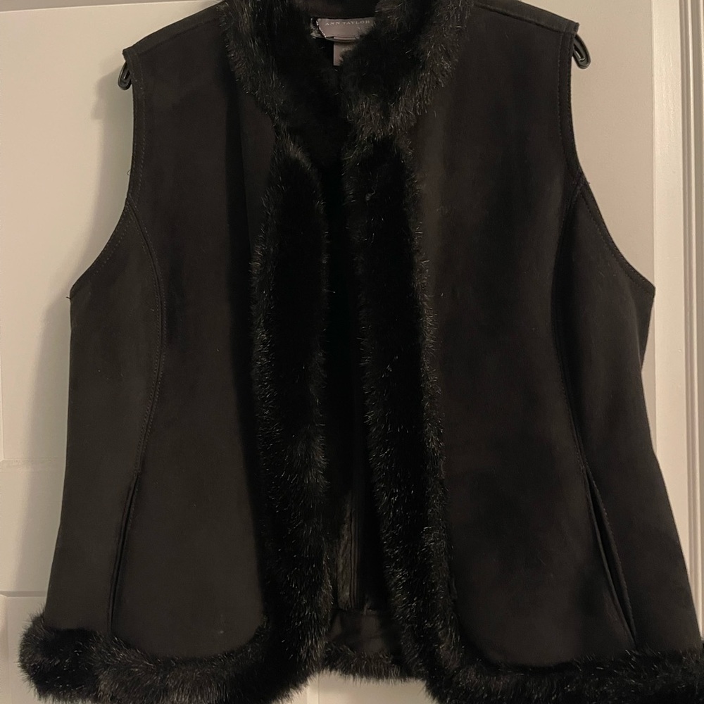 Ann Taylor Size L Black Faux Fur Vest